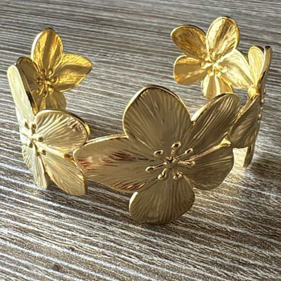 Flower bracelet A753 - Picture 2 of 3